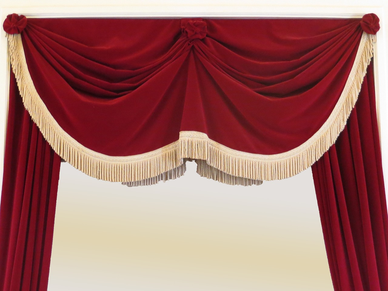 Wooden Curtain Rods: DIY Steps and Ideas